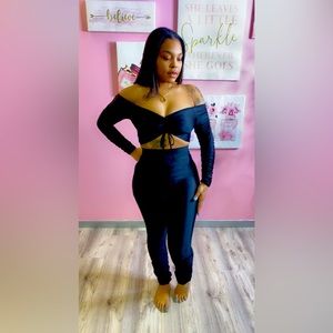 Bllack crop two piece good stretch good quality
